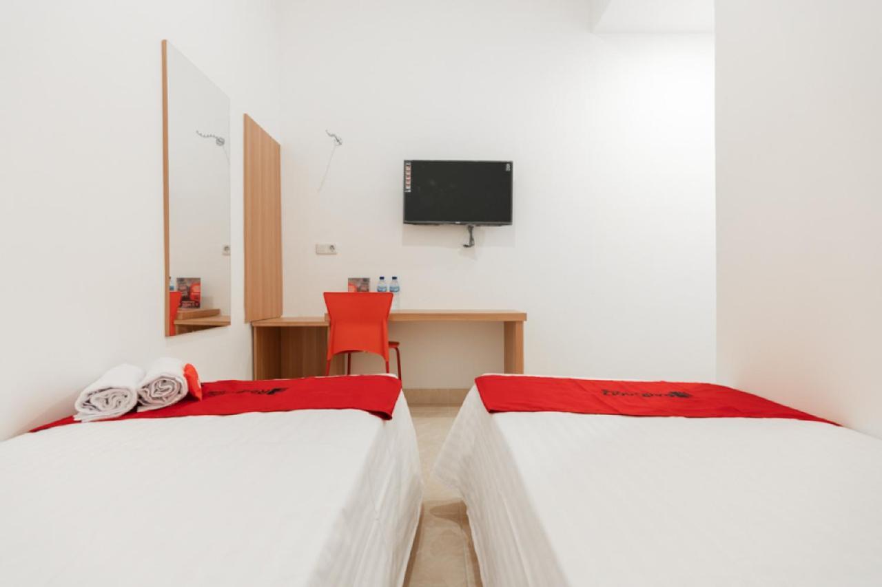 Reddoorz @ Graha Cemerlang Maros Kallikalli Exterior photo