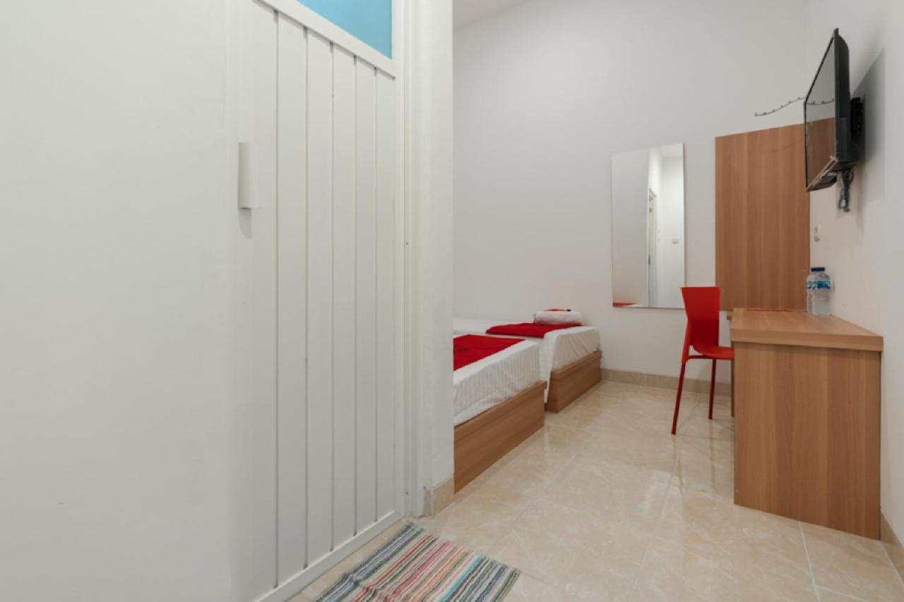 Reddoorz @ Graha Cemerlang Maros Kallikalli Exterior photo